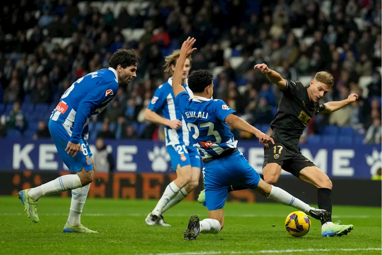 Valencia Remonta e Espanyol Se Atasa