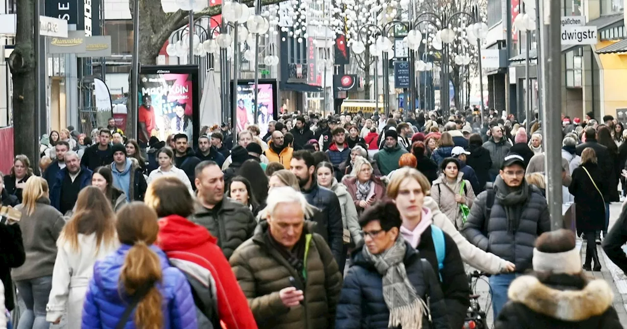 Parkraumknappheit in Köln: Kritik am Verkehrssystem vor dem Weihnachtsgeschäft