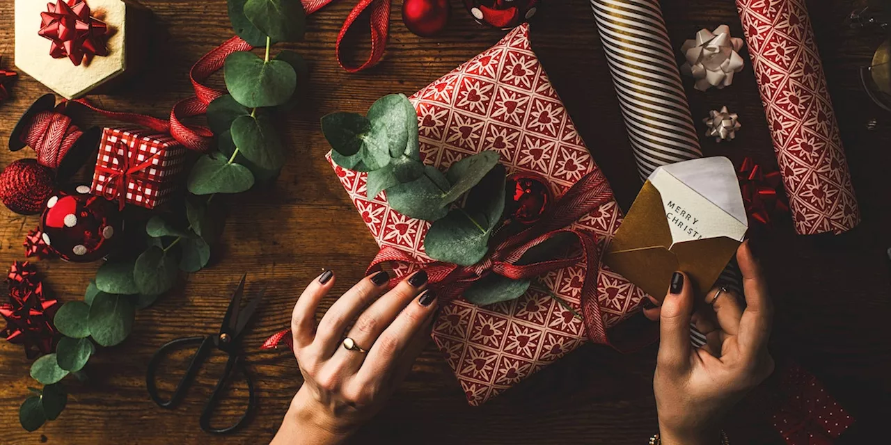 Weihnachtsgeschenk Schön Verpacken - Geschenkpapier Sparen