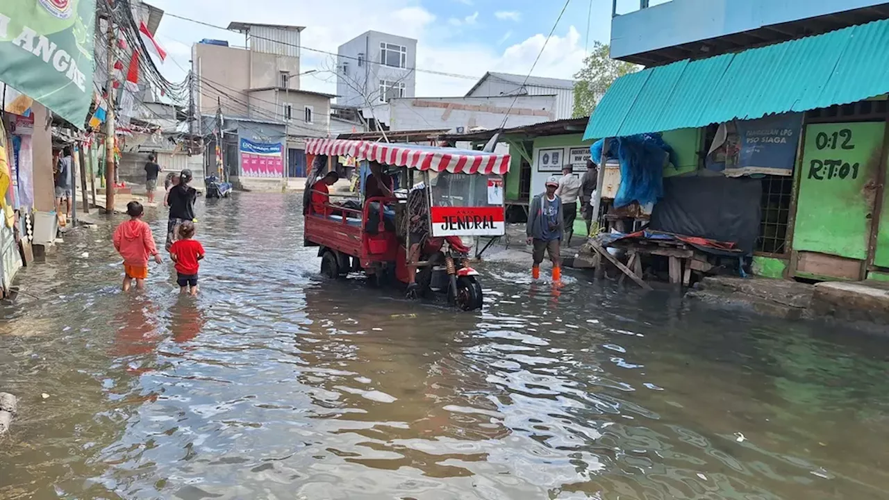 Warga Menanti ”Moncernya” Pengendalian Banjir Rob