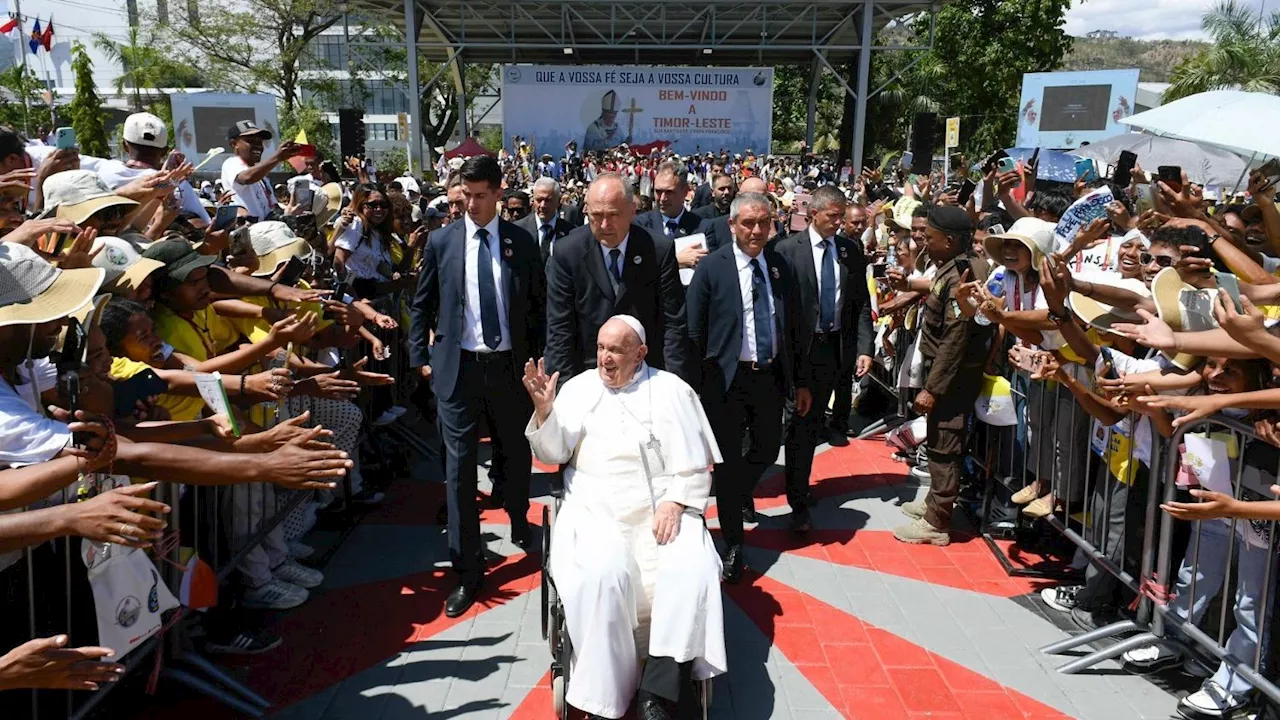 Pope Francis Tells Young People to 'Guard Your Heart' as You Enter the Workforce