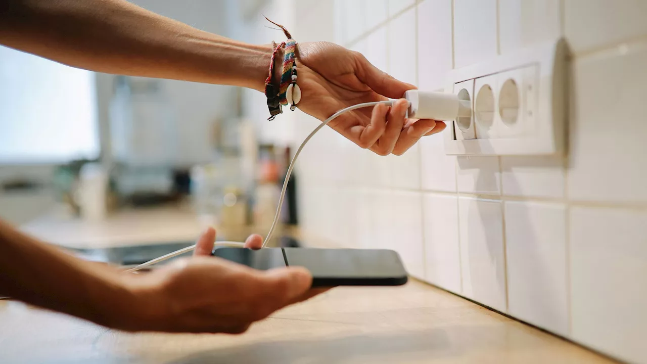 Ladegeräte immer im Standby: Stromverschwendung und Brandgefahr