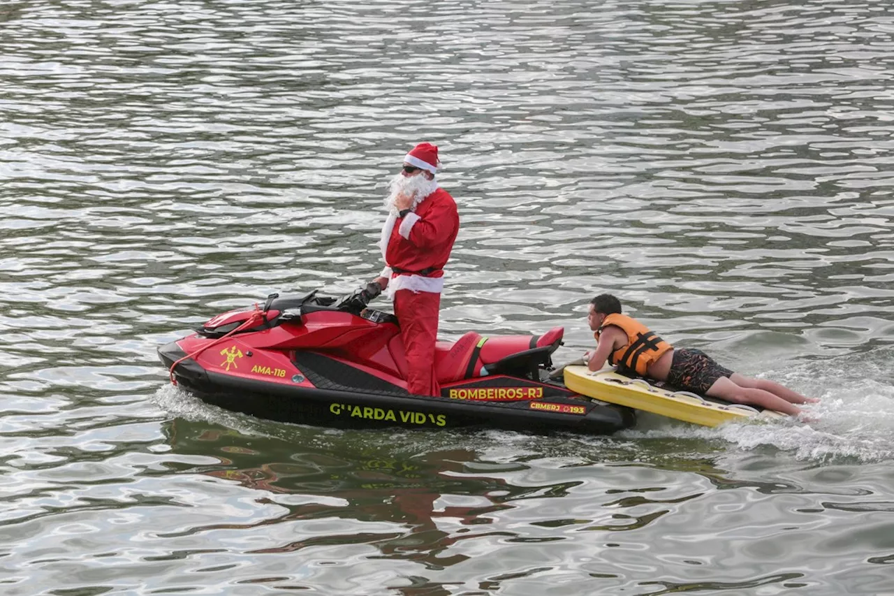 Papai Noel dos Bombeiros Resgata Rapazes de Afogamento na Copacabana