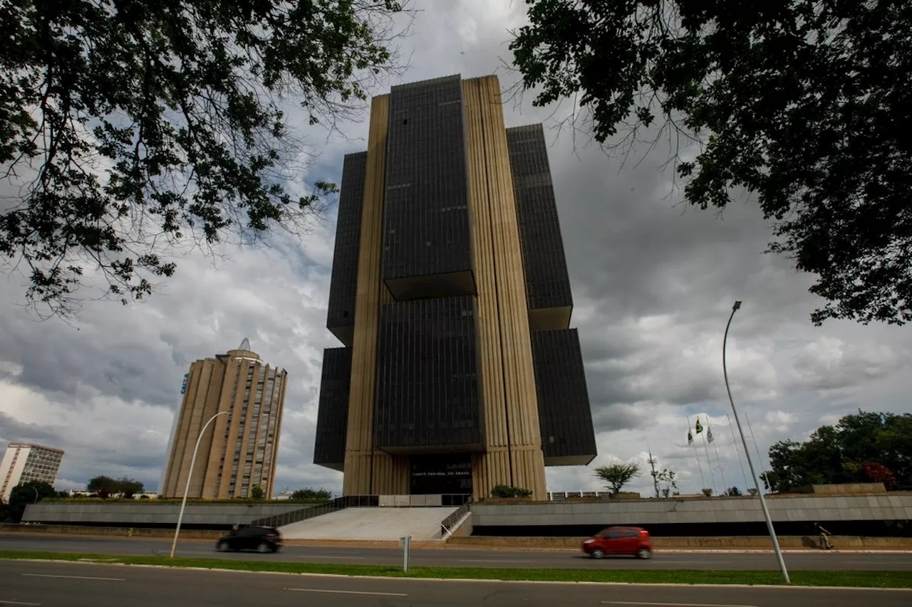 Lula e Gleisi Atacam Banco Central por Aumento de Juros