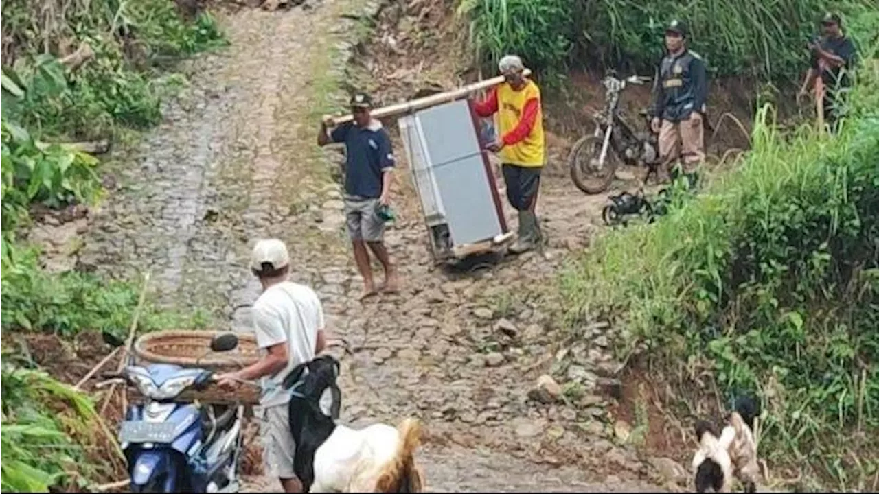 Longsor di Desa Ngrandu Trenggalek: Warga Mengungsi