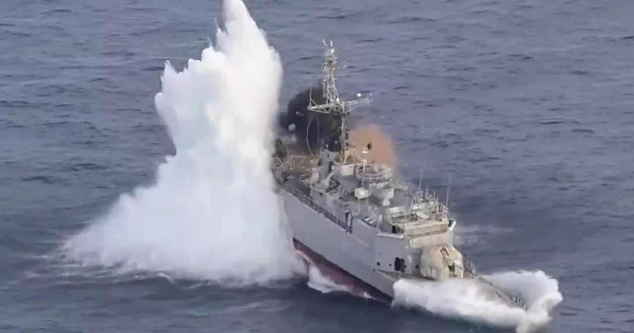 Les images impressionnantes d’un tir de torpille sur un ancien aviso de la Marine nationale