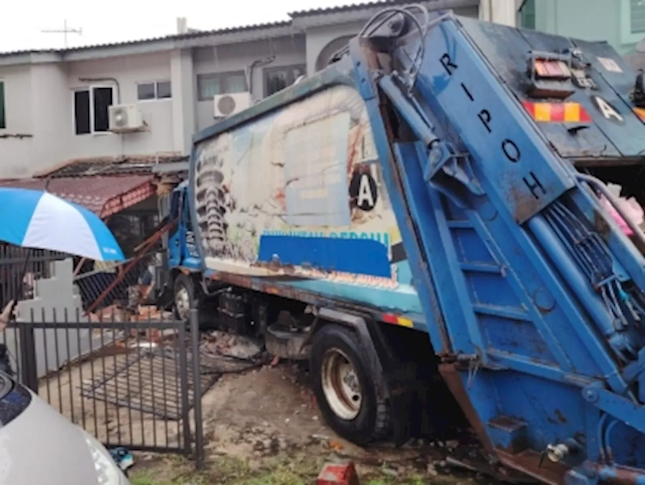 Garbage truck crashes into three Kajang homes after driver loses control