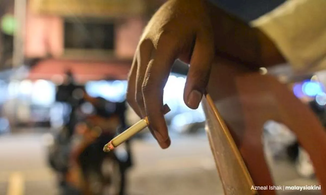 Health Ministry to Fine Mat Hasan for Smoking at Eatery