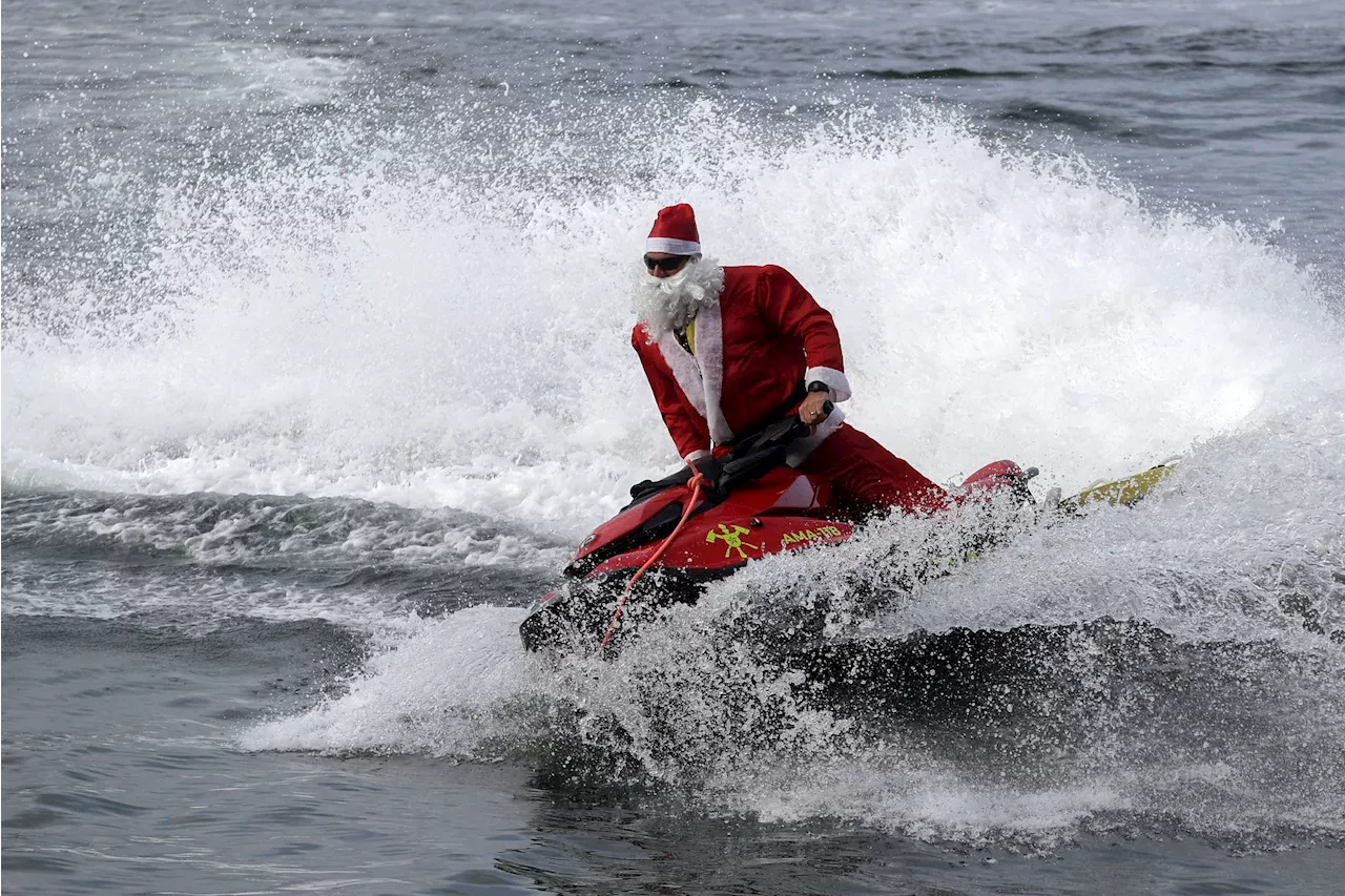 Weihnachtsmann rettet Badegäste in Rio de Janeiro