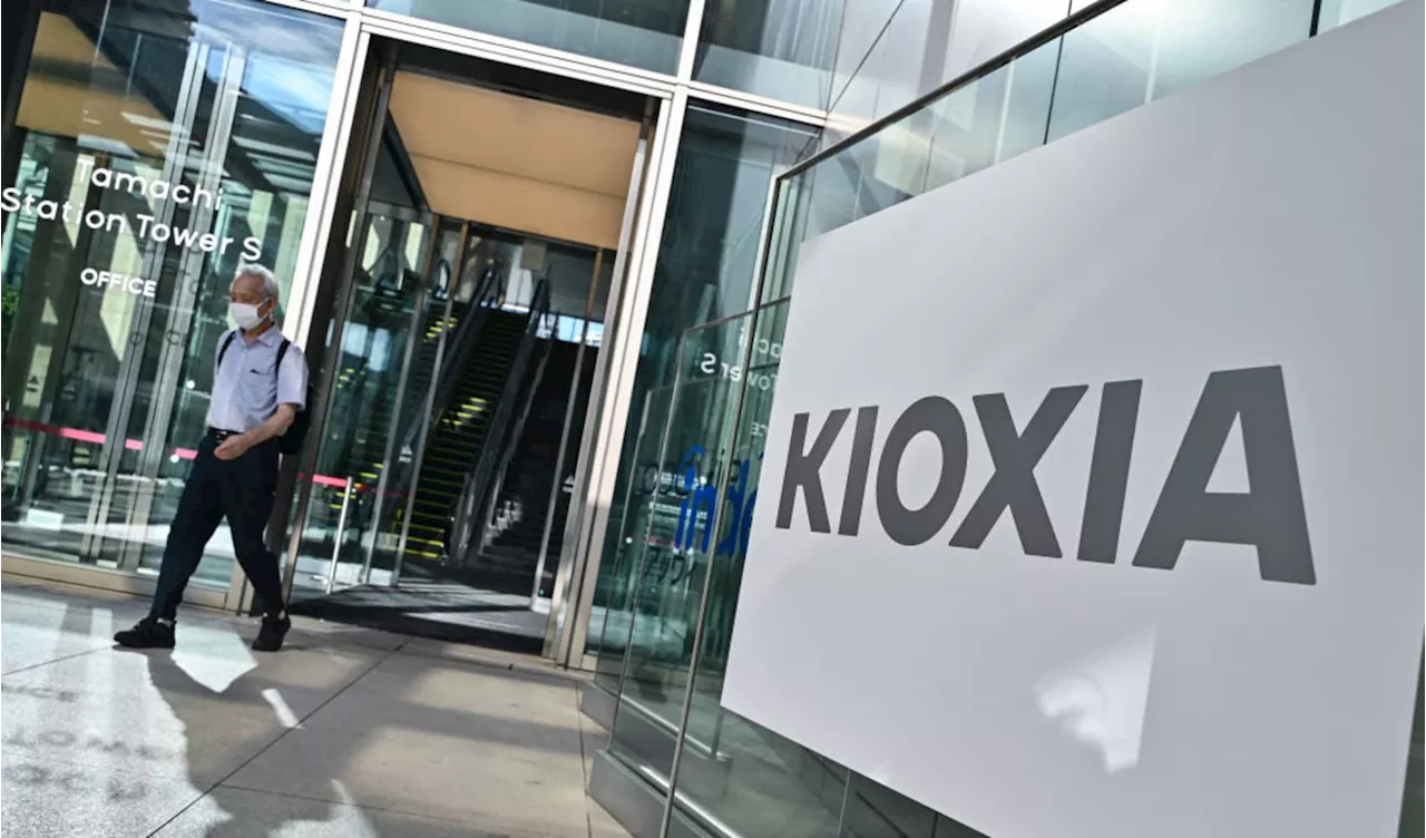 Kioxia Shares Rise on Tokyo Debut After Successful IPO