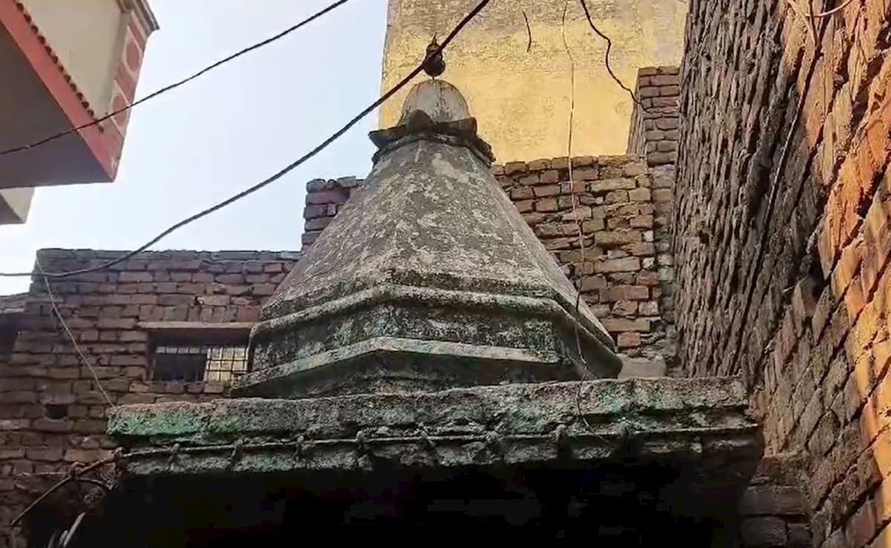 70 साल पुराना मंदिर अलीगढ़ में मिला, हिंदू संगठन ने किया कब्जा मुक्त