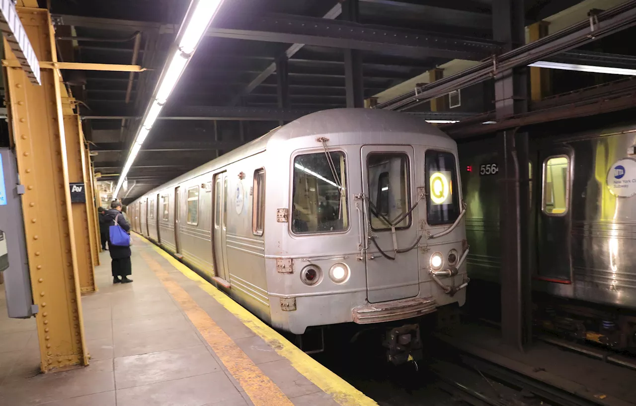 Man Stabbed While Watching Netflix on Brooklyn Train