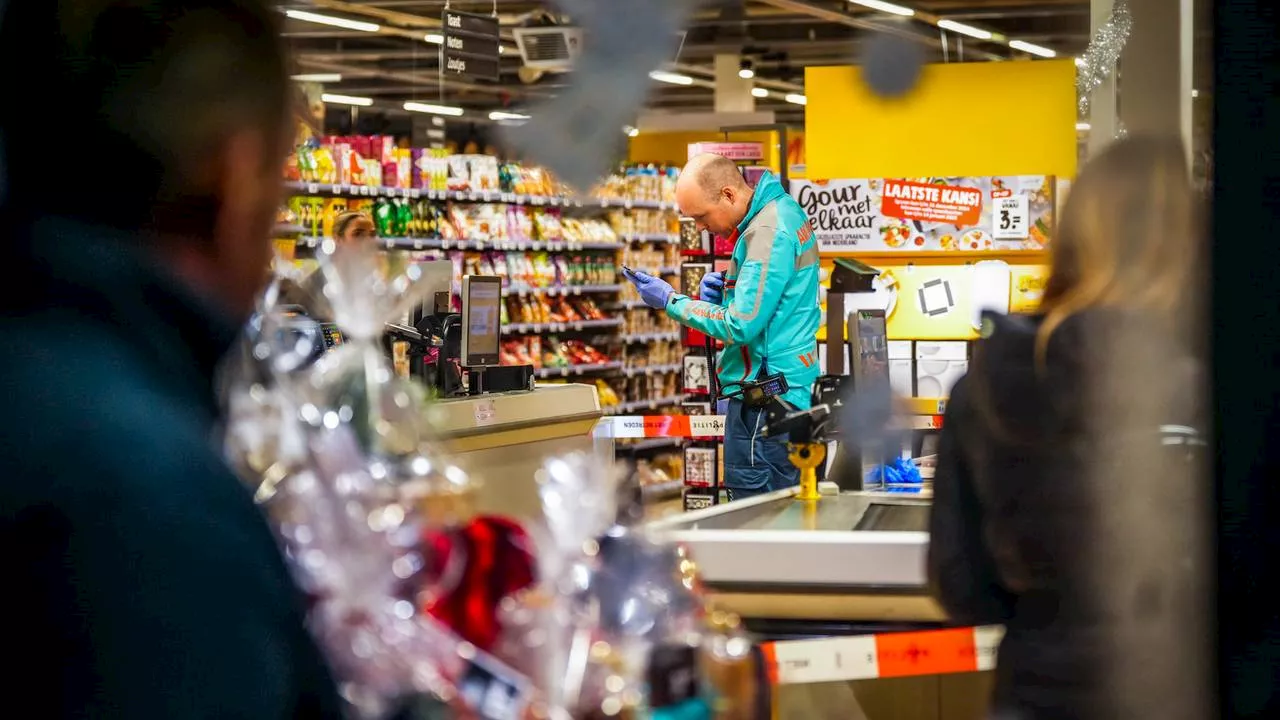 Gewapende man pleegt overval op volle Jumbo-supermarkt, winkel ontruimd