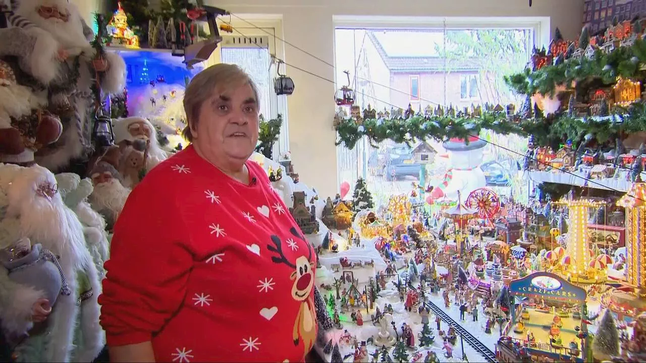 Woonkamer getransformeerd tot gigantisch Kerstdorp