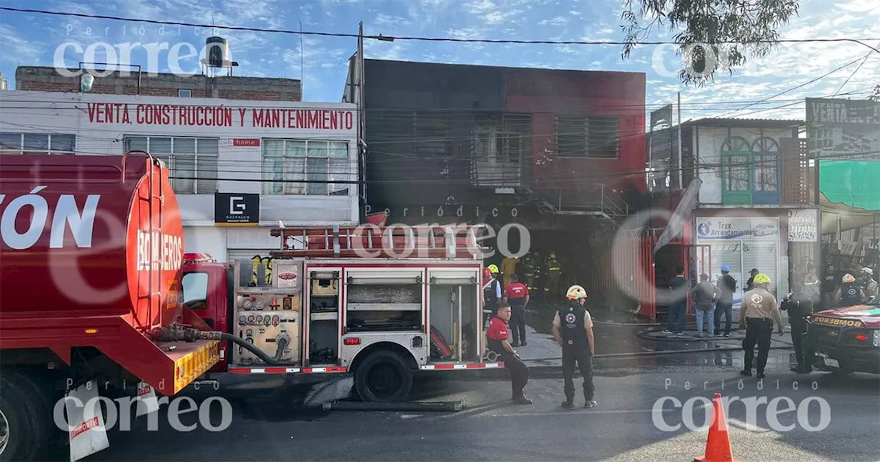 Ferretería en León, Guanajuato, se Consuma por Incendio