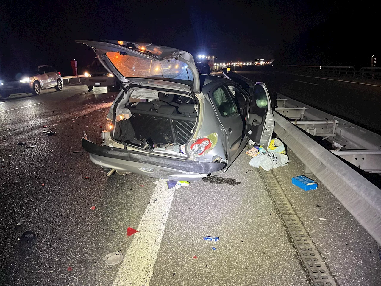 Betrunkener schiebt Auto auf A2 und verursacht Unfall