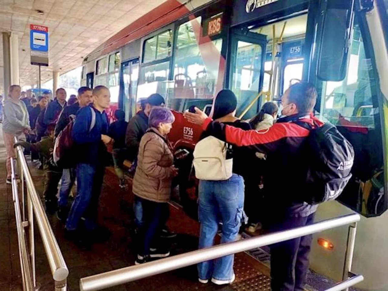 Bloqueos en TransMilenio Generan Crisis de Movilidad en Bogotá