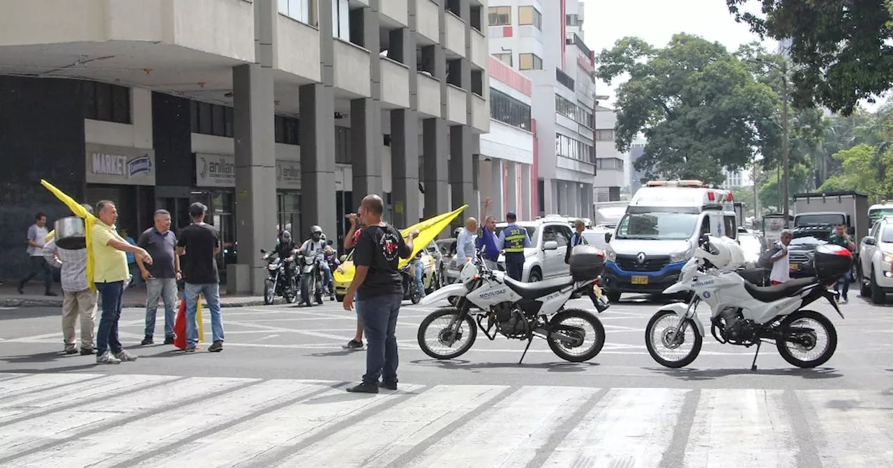 Agente de Tránsito en Cali se disculpa por tapar placa de su motocicleta