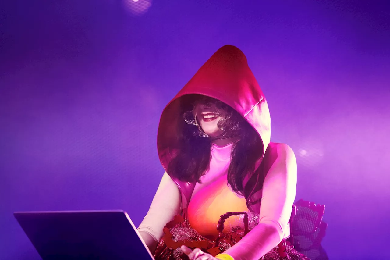 Apple Music Live: NYE Features Björk DJ Set, Skepta, and Uncle Waffles Performances