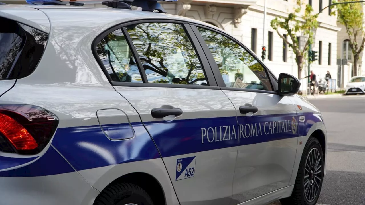 Perde la memoria e vaga in strada: ritrovato dalla polizia locale