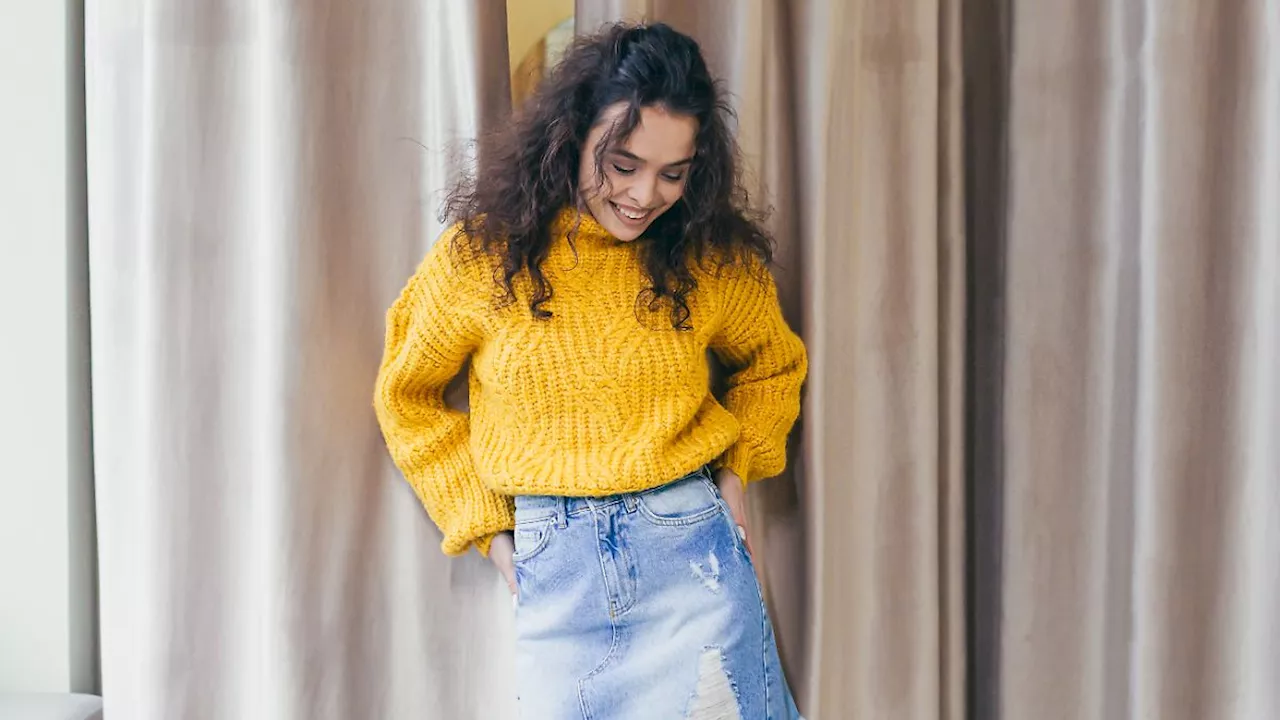 Pullover und Jeansrock: Das sind unsere liebsten Outfits