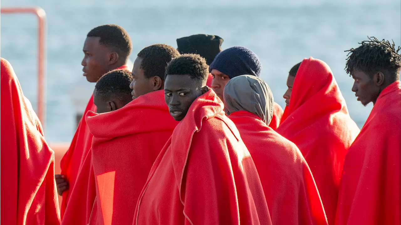 Mercante Rescata 20 Migrantes de Barco Hundido frente a Lanzarote