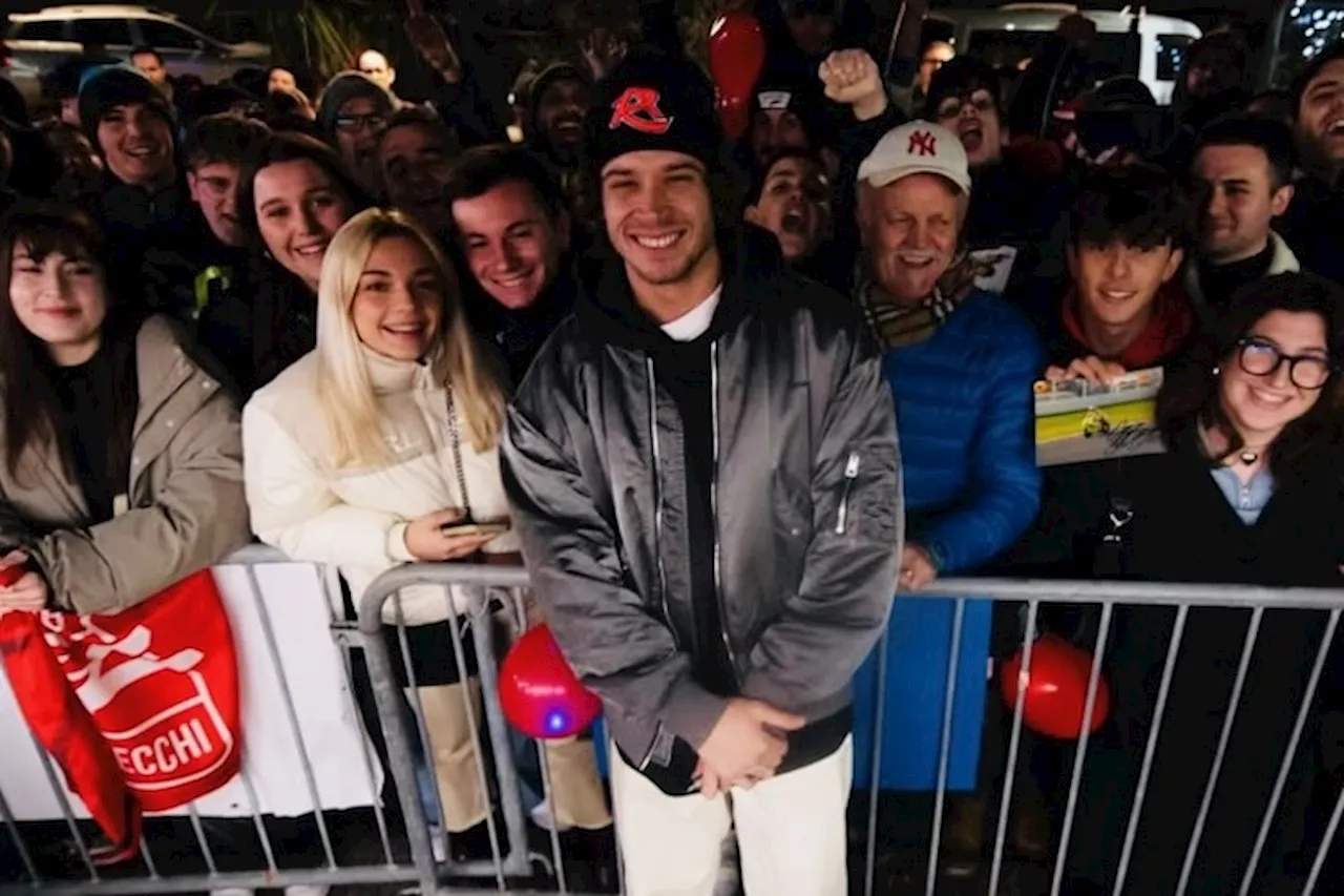 Marco Bezzecchi feierte mit Fanclub den Saisonausklang