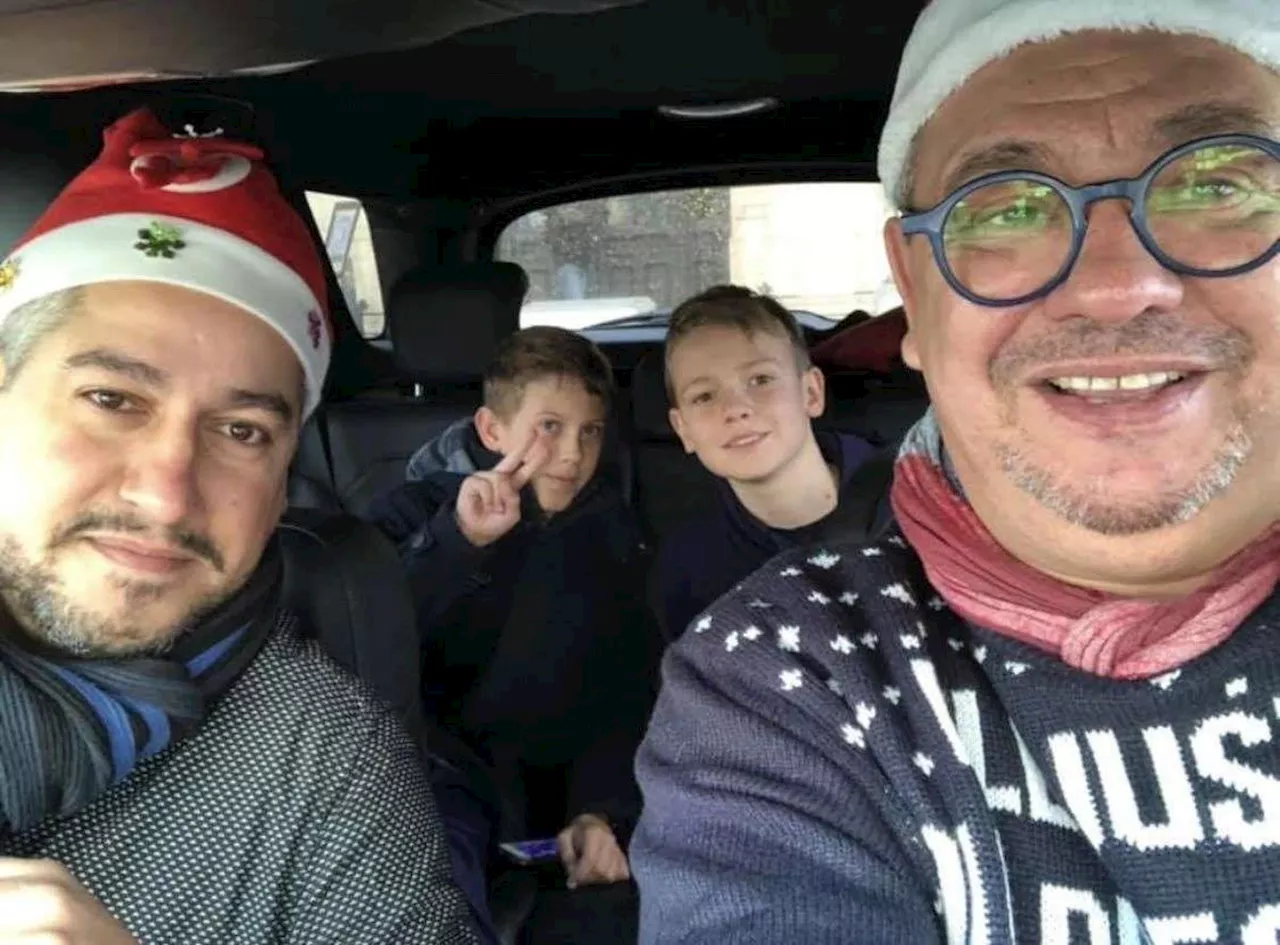 Chauffeurs de taxi transportent gratuitement des enfants pour Noël