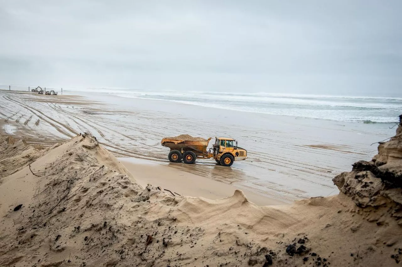 En images, le réensablement de la plage centrale de Biscarrosse suite au passage de la tempête Barra de décembre 2021