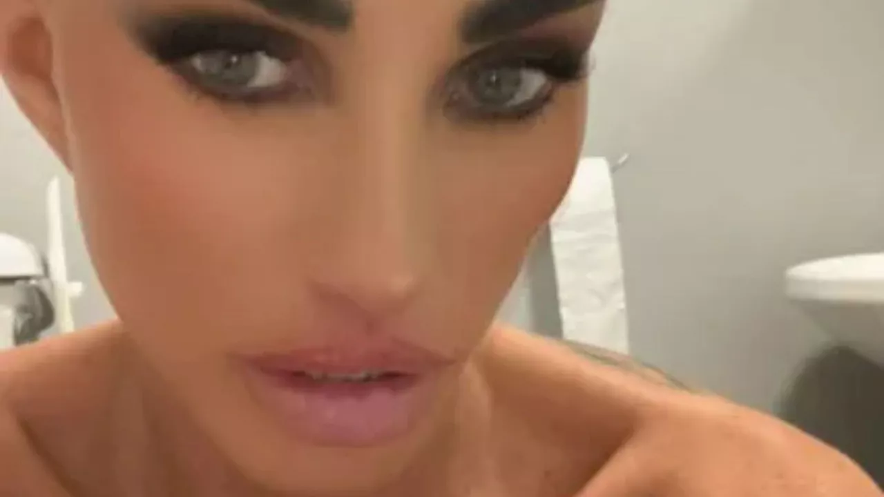 Katie Price Strips Naked for Bath Selfie After £10k Facelift