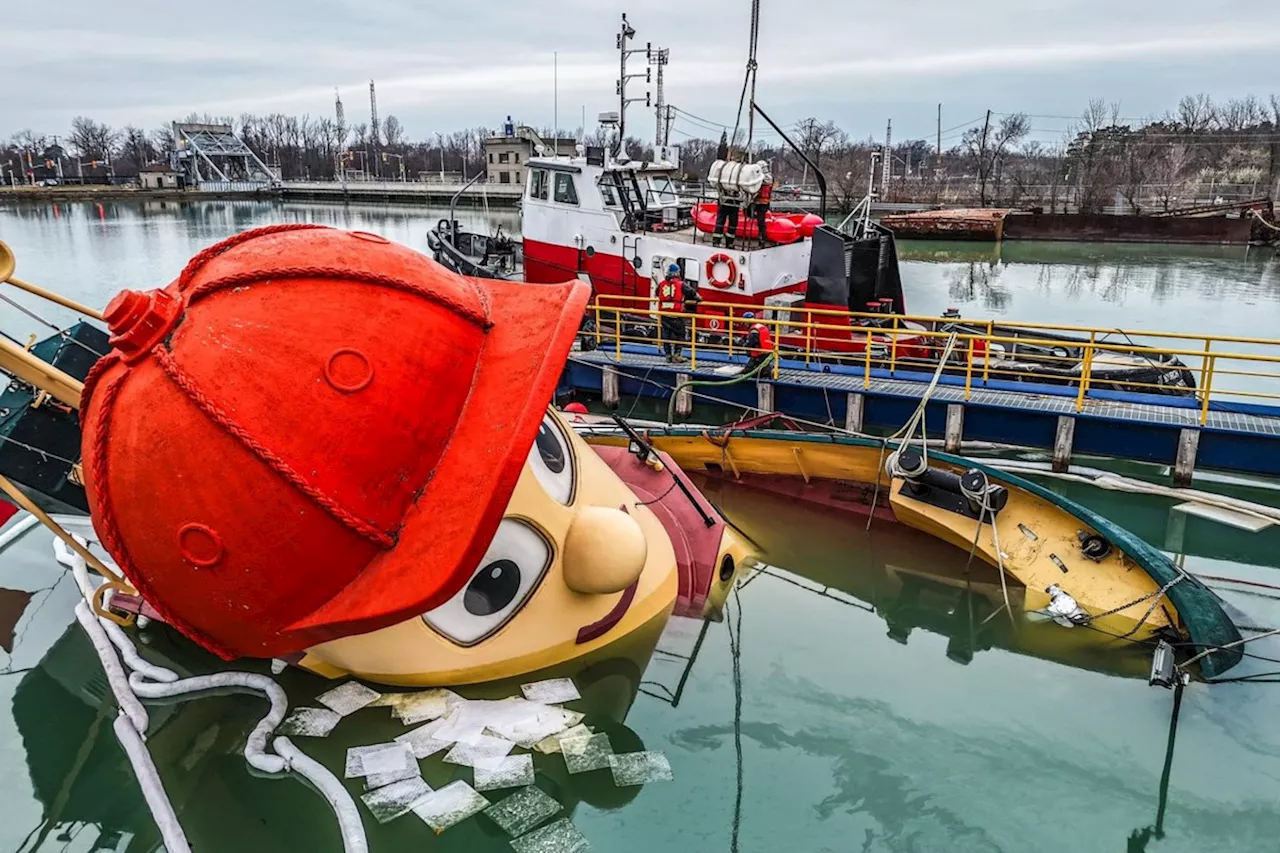 Theodore Tugboat Replica Sinks in Ontario