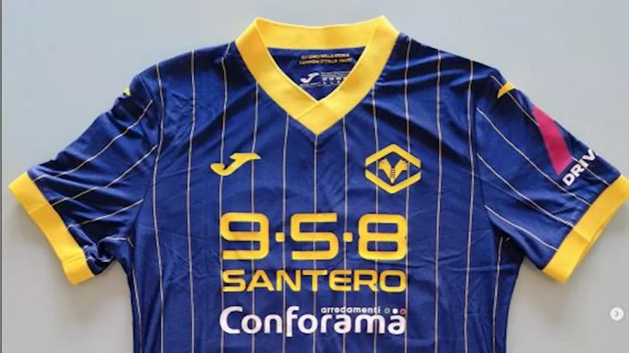 La maglia dell'Hellas Verona - L'omaggio celebrativo per i 40 anni dallo scudetto