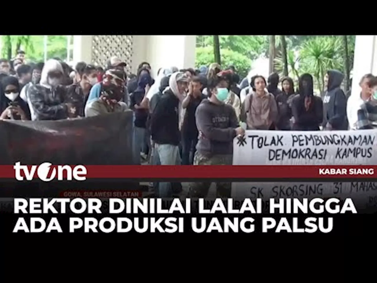 Mahasiswa UIN Alauddin Demo Tolak Rektor Terkait Kasus Uang Palsu