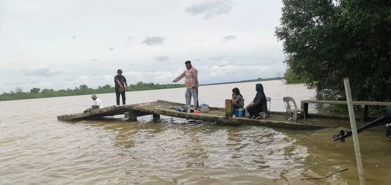 Nelayan darat rayu baiki jeti hampir runtuh