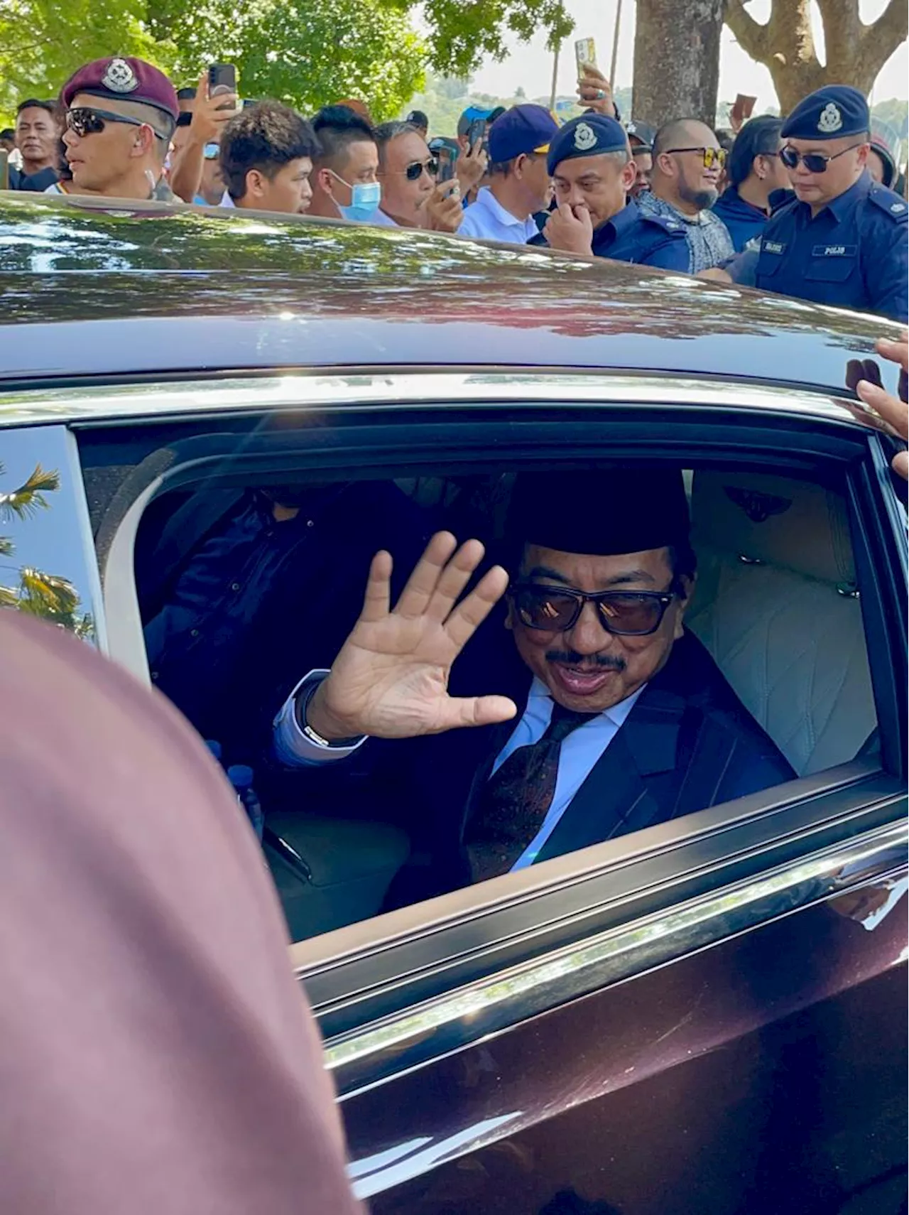 Thousands Greet Musa Aman Upon Arrival as Sabah's New Governor