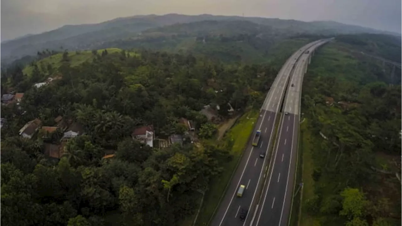 Sosok Misterius Menebrang di Tol Cipularang