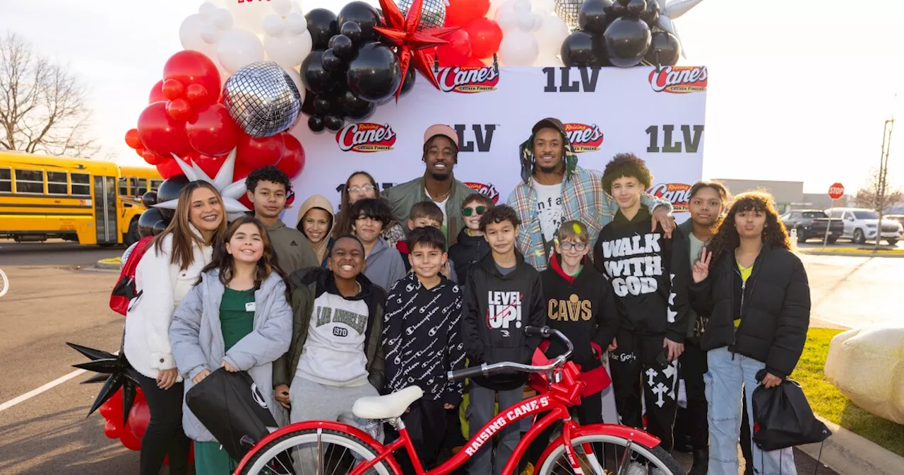 Browns' Okoronkwo Gives Bikes to Local Kids