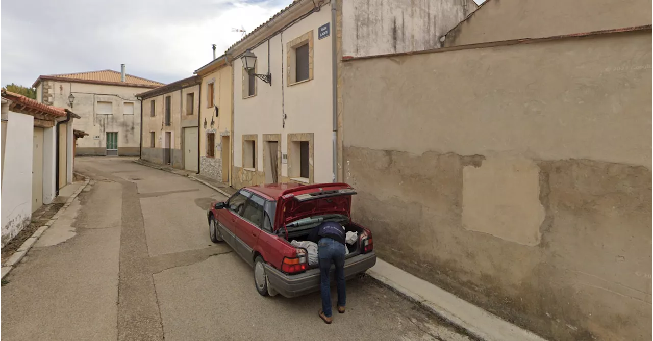 Google Maps car snaps man stuffing body in boot