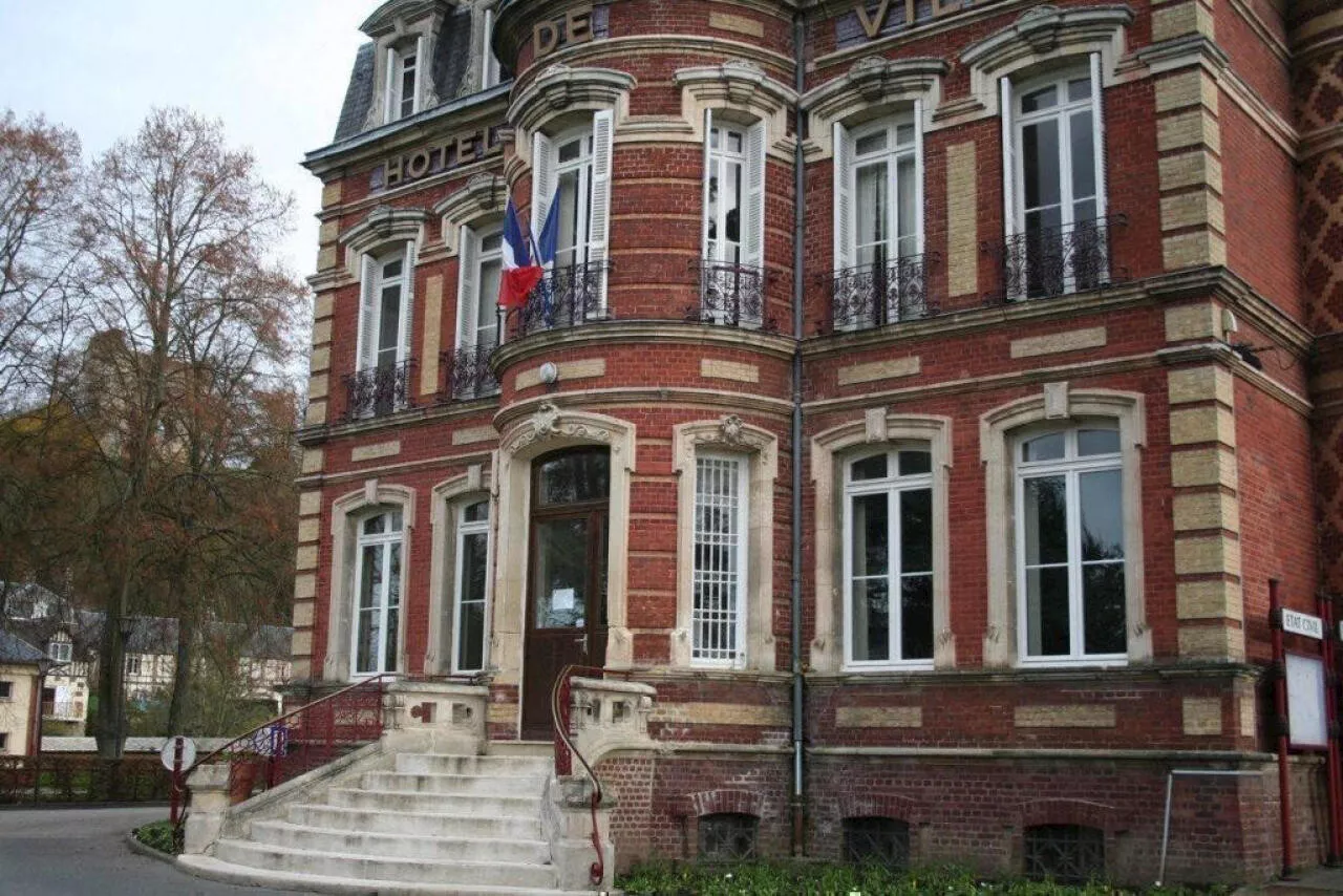 Brionne : Un agent municipal accusé de vol, le maire demande à déposer plainte