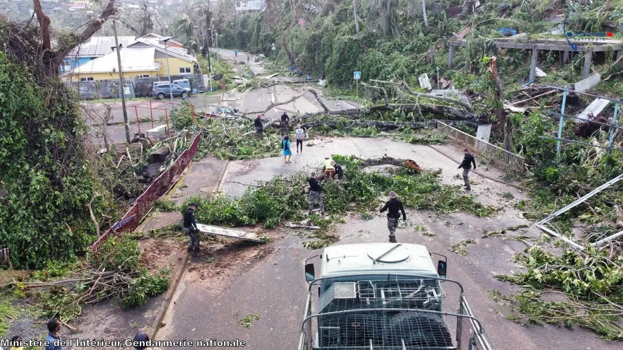 Cyclone Chido à Mayotte : Emmanuel Macron arrive pour apporter son soutien