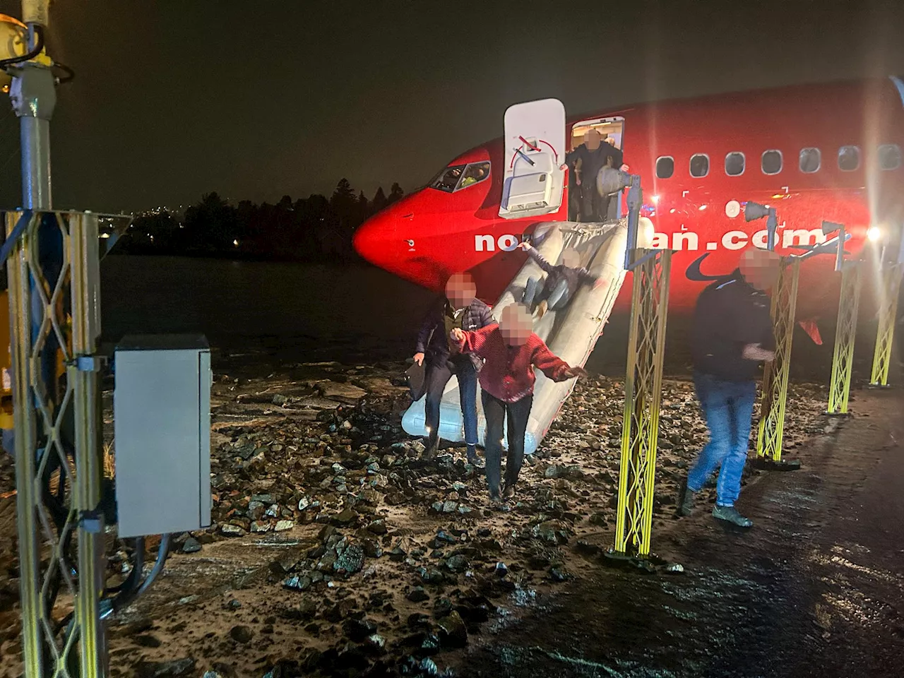 Norwegian-fly Sklir Av Rullebanen På Molde Lufthavn