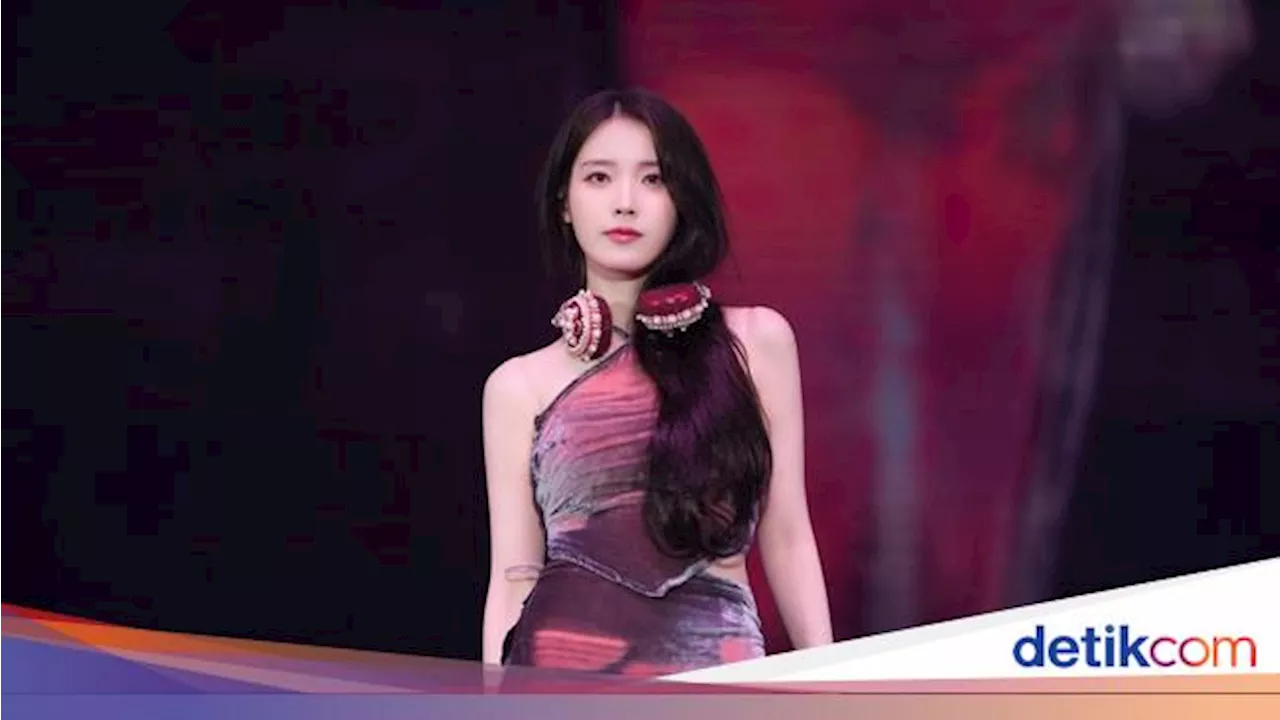 IU Raih Juara Artis Korea Selatan Billboard 2024