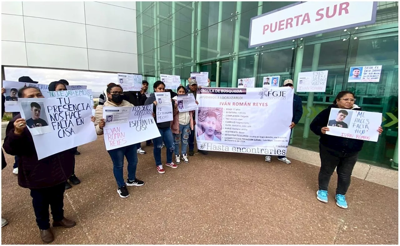 Familia de Iván Román Reyes protesta frente a Fiscalía de Zacatecas; el joven fue secuestrado hace 10 días por un grupo armado