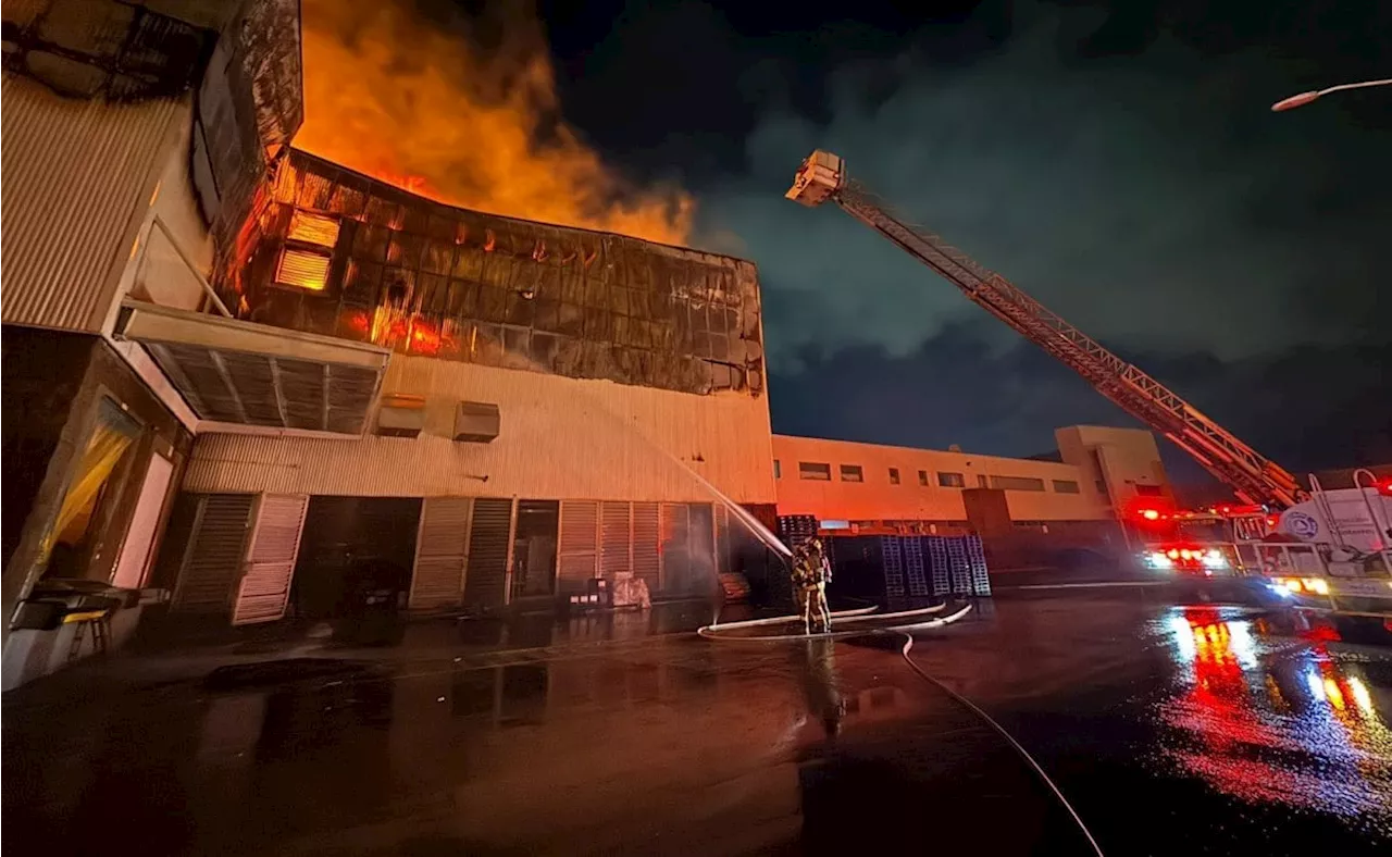 Incendio en procesadora de pollos provoca fuerte movilización en Apodaca; evacúan a más de 200 trabajadores