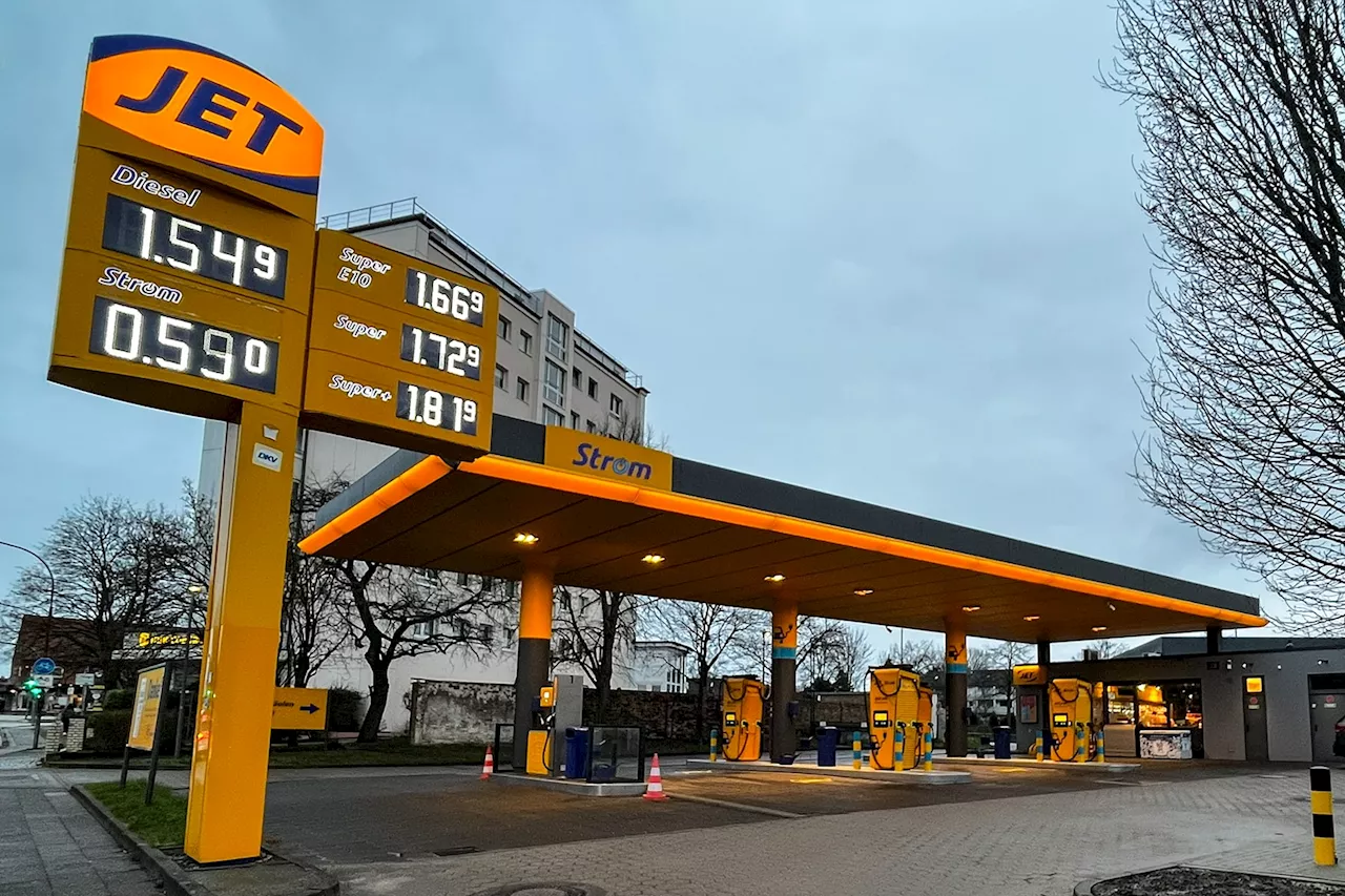 Jet Tankstelle in Lübeck bietet Schnellladepunkte für Elektroautos