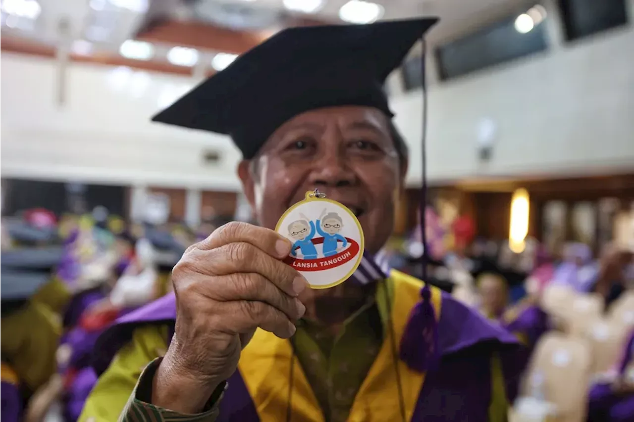 Lansia-lansia Wisuda, Mereka Menolak untuk Kesepian dan Tidak Berdaya