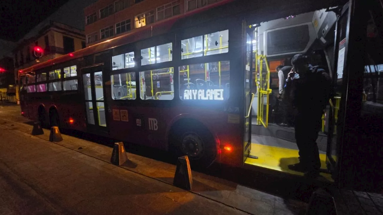 Hombre muere atropellado por Metrobús en el Centro Histórico de la Ciudad de México