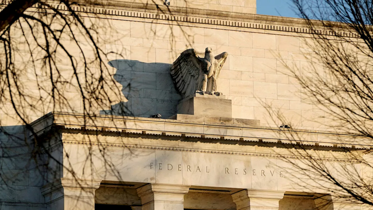 Fed senkt Zinsvorhersage: Aktien, Gold und Bitcoin verlieren