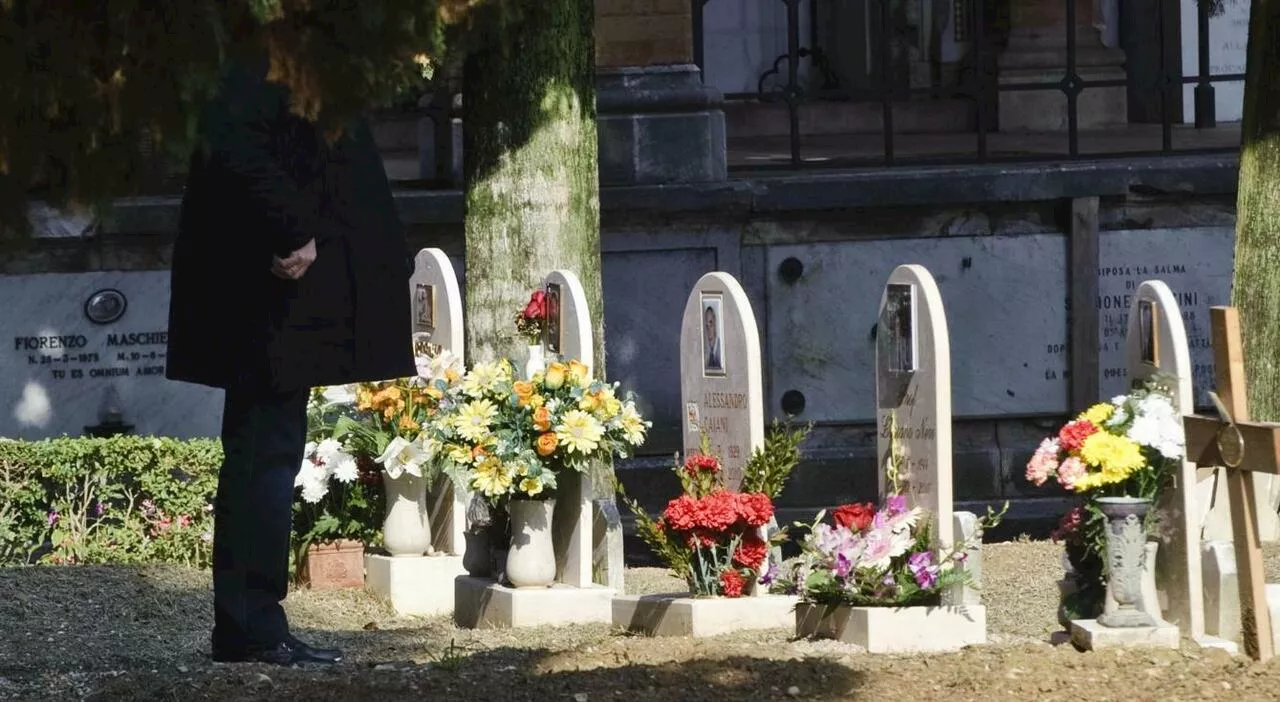 Donna seriale taglia i fili dei lumini ai cimiteri di Perugia