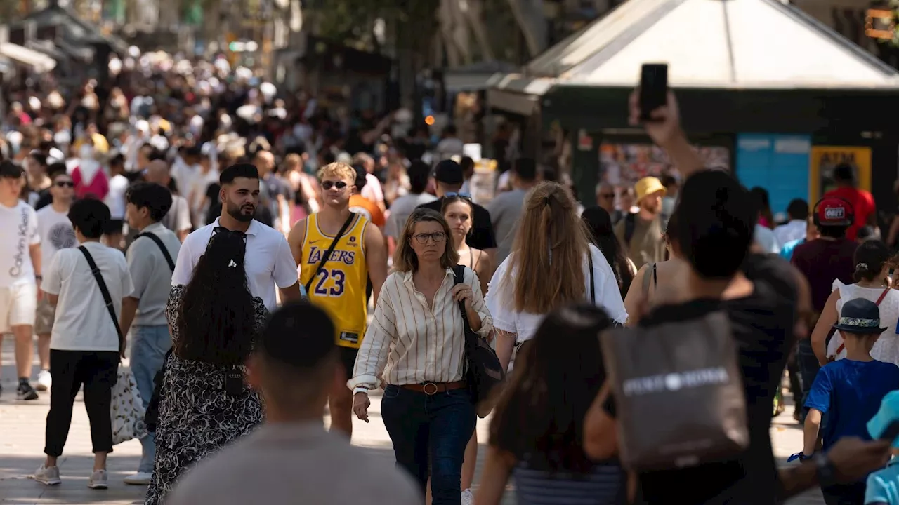 La población española aumenta y ya roza los 49 millones de personas